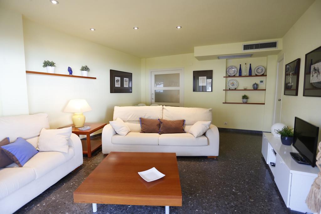 Apartamentos Alquihouse Vilafortuny กัมบริลส์ ห้อง รูปภาพ